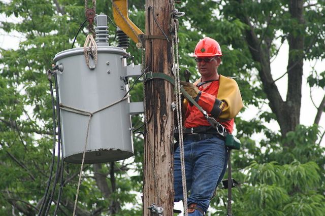 lines men working during power outage